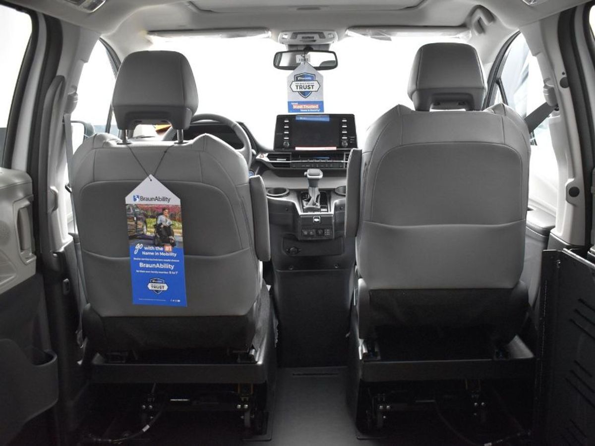 2024 Toyota Sienna XLE - Photo 8