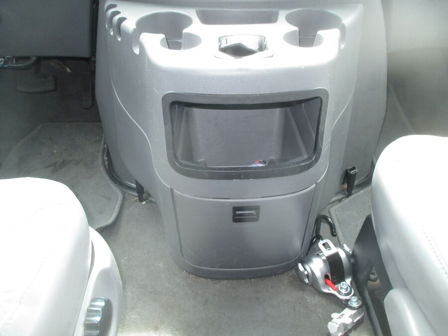 2008 Ford E-Series Econoline Wagon XLT - Photo 13