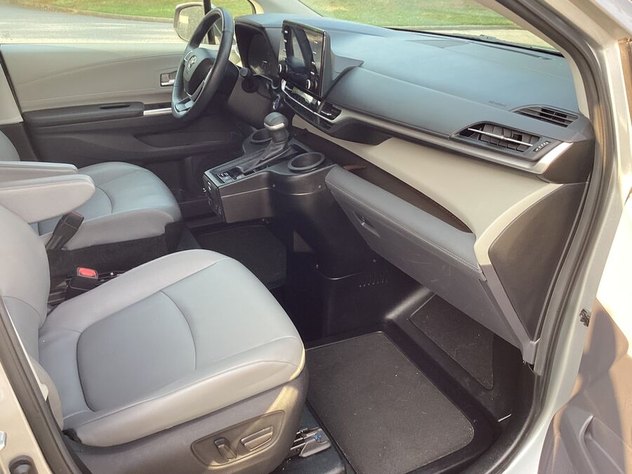2024 Toyota Sienna XLE - Photo 20