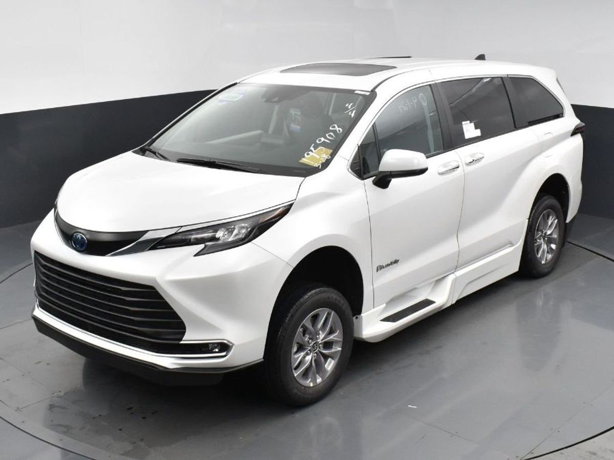 2024 Toyota Sienna XLE - Photo 15