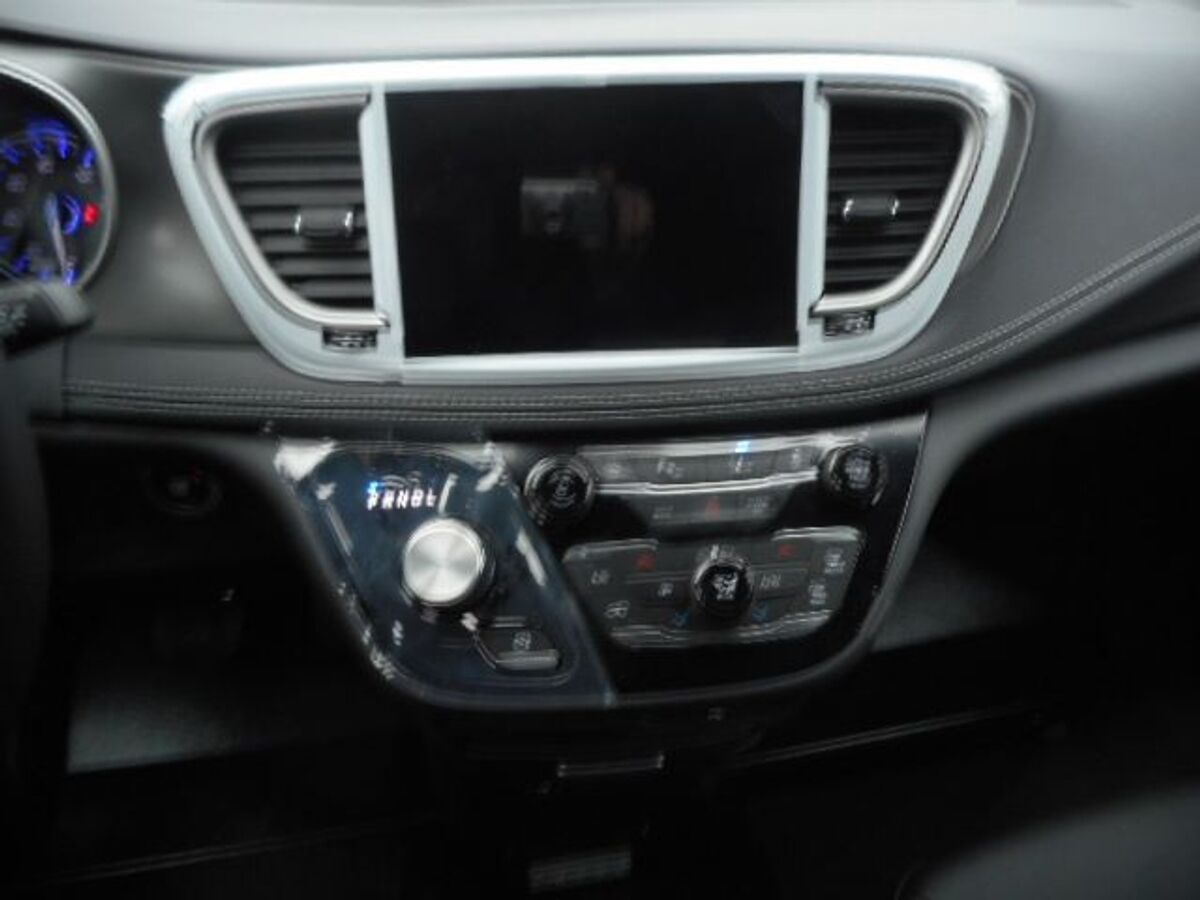 2026 Chrysler Pacifica Select - Photo 15