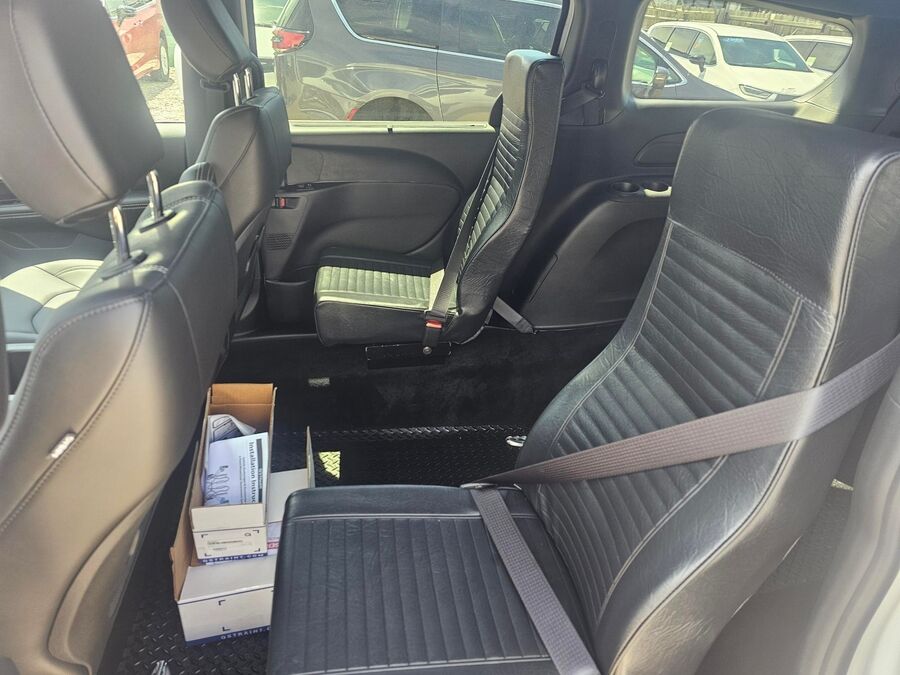 2026 Chrysler Voyager LX - Photo 4