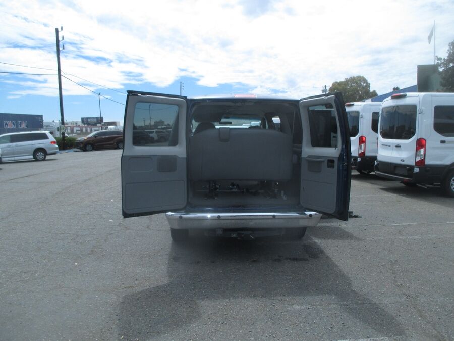 2008 Ford E-Series Econoline Wagon XLT - Photo 11