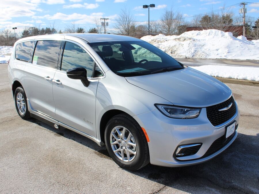 2026 Chrysler Pacifica Select - Photo 6