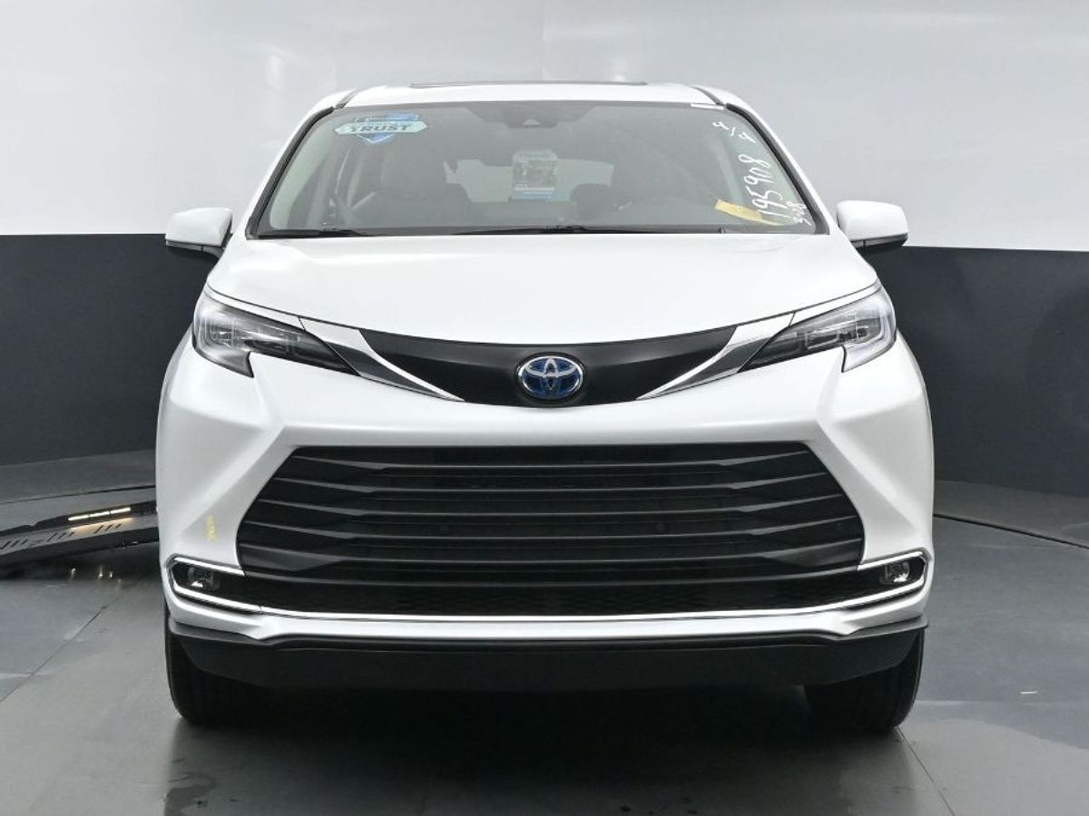 2024 Toyota Sienna XLE - Photo 19