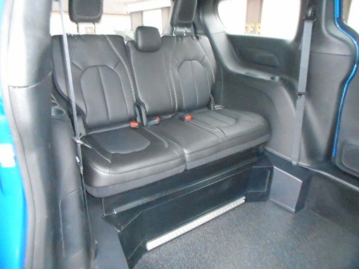 2026 Chrysler Pacifica Select - Photo 19
