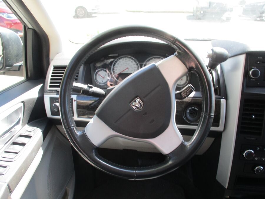 2010 Dodge Grand Caravan SXT - Photo 8