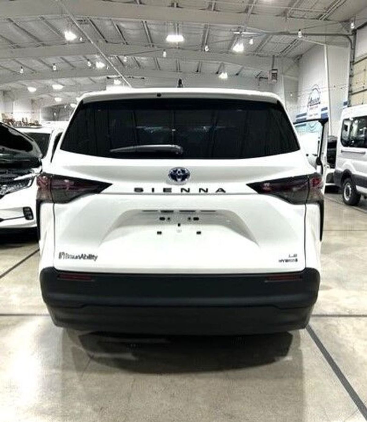 2023 Toyota Sienna LE - Photo 13