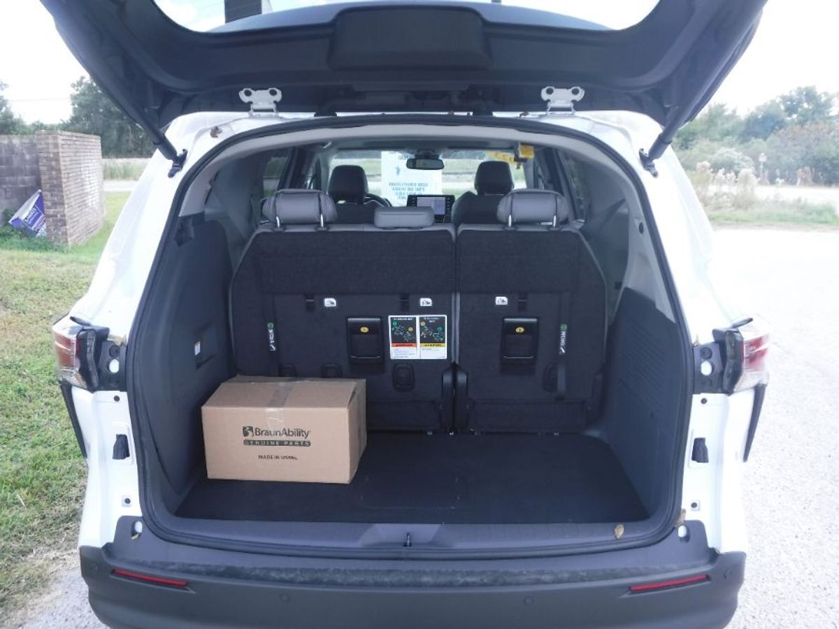 2023 Toyota Sienna XLE - Photo 20