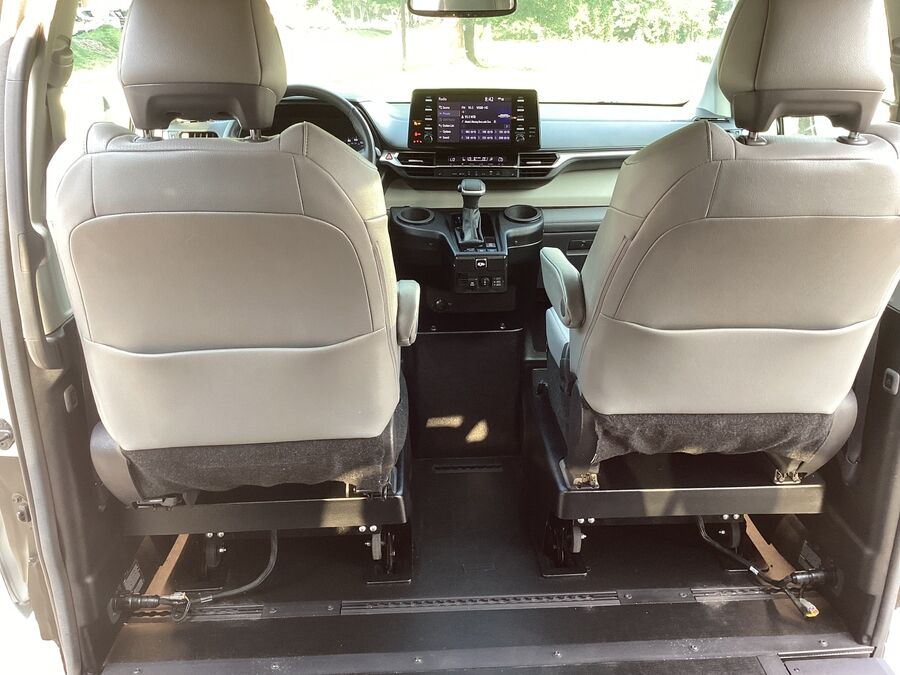 2024 Toyota Sienna XLE - Photo 14