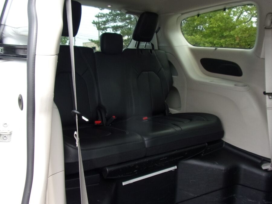 2022 Chrysler Pacifica Touring L - Photo 18