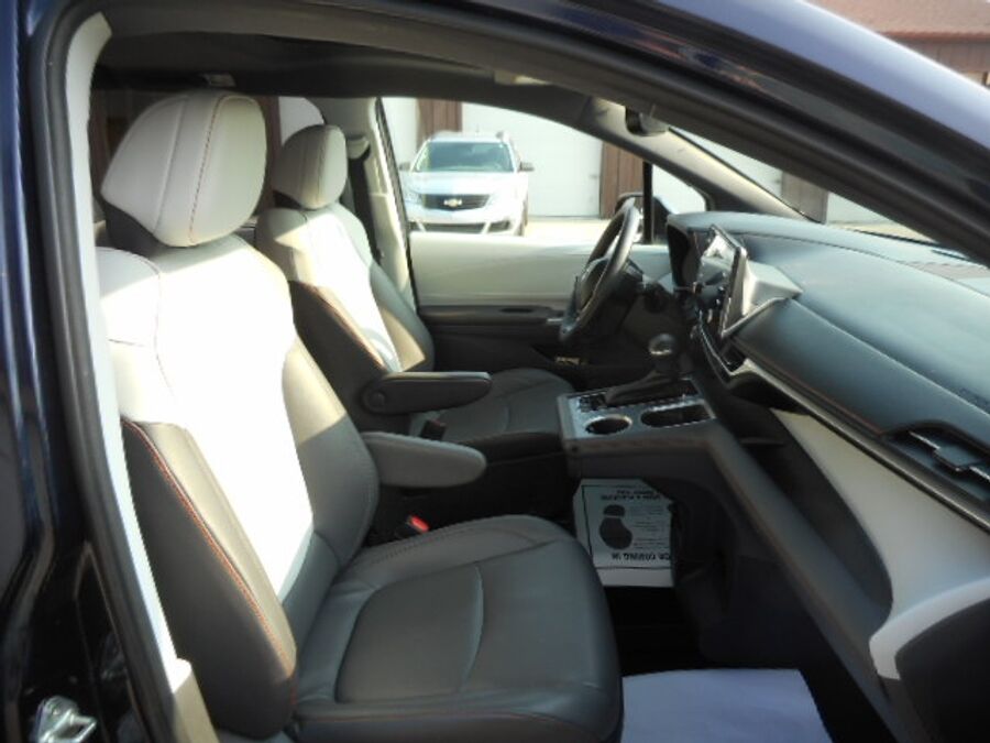 2022 Toyota Sienna XSE - Photo 11