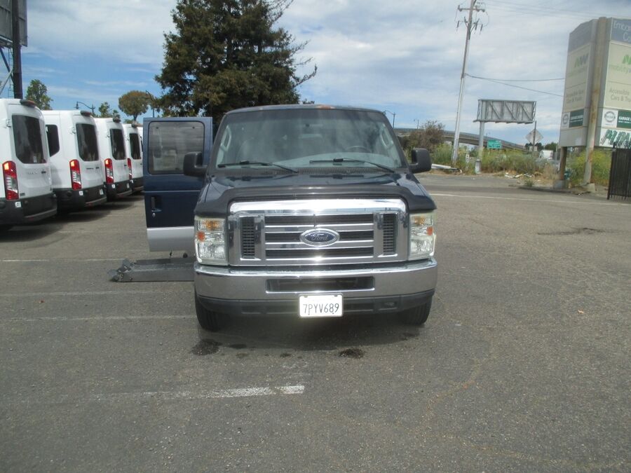 2008 Ford E-Series Econoline Wagon XLT - Photo 5