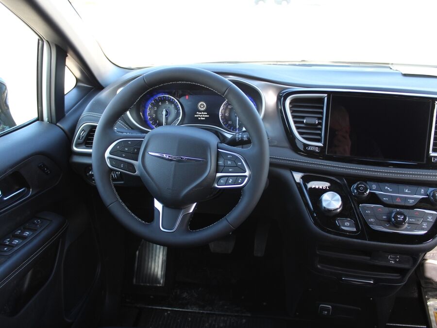 2026 Chrysler Pacifica Select - Photo 12