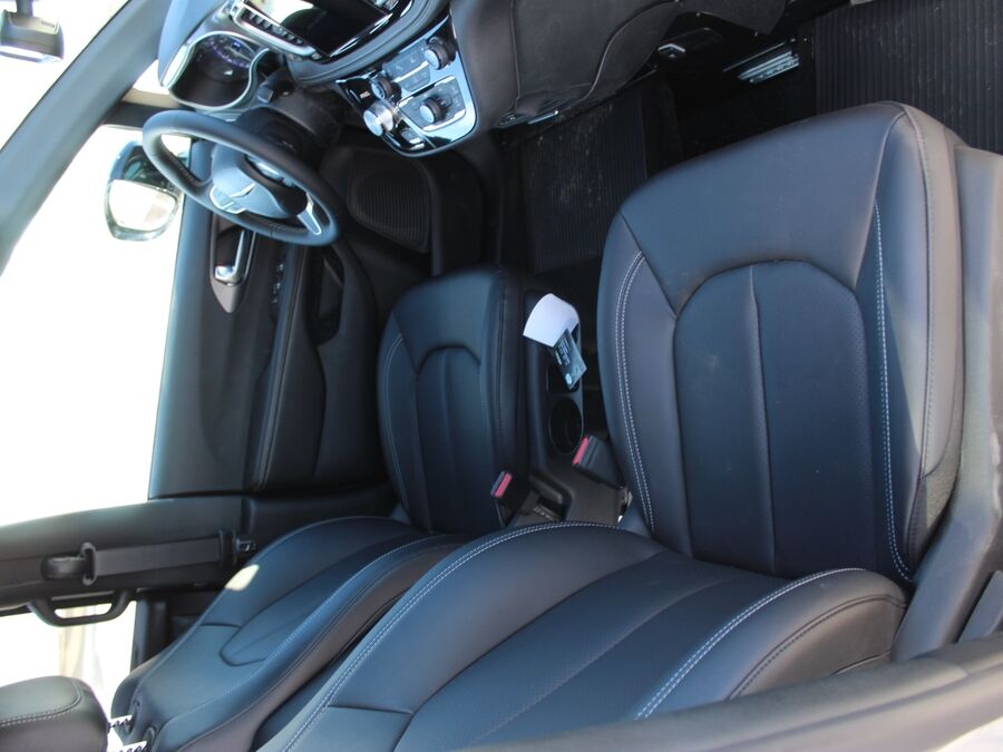 2026 Chrysler Pacifica Select - Photo 14