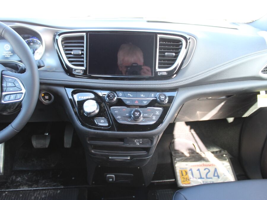 2026 Chrysler Pacifica Select - Photo 13