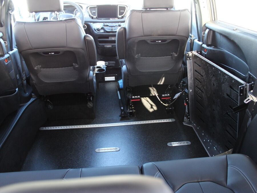 2026 Chrysler Pacifica Select - Photo 9
