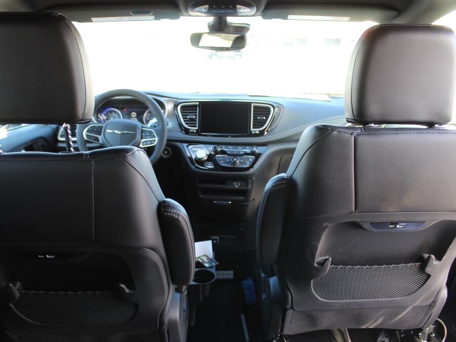 2026 Chrysler Pacifica Select - Photo 11