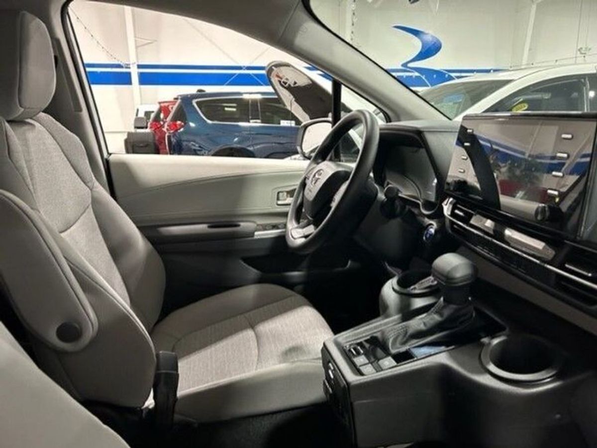 2023 Toyota Sienna LE - Photo 11