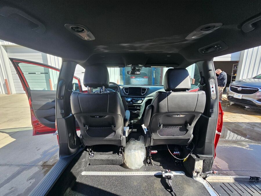2026 Chrysler Pacifica Select - Photo 13