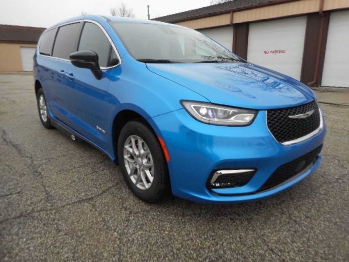 2026 Chrysler Pacifica Select - Photo 8