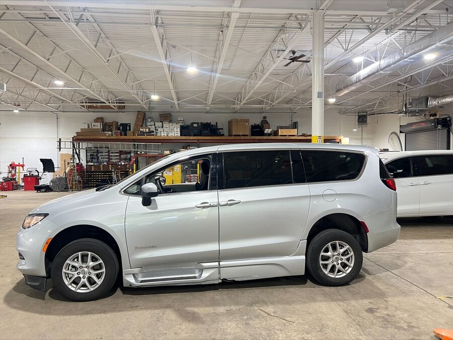 2023 Chrysler Voyager