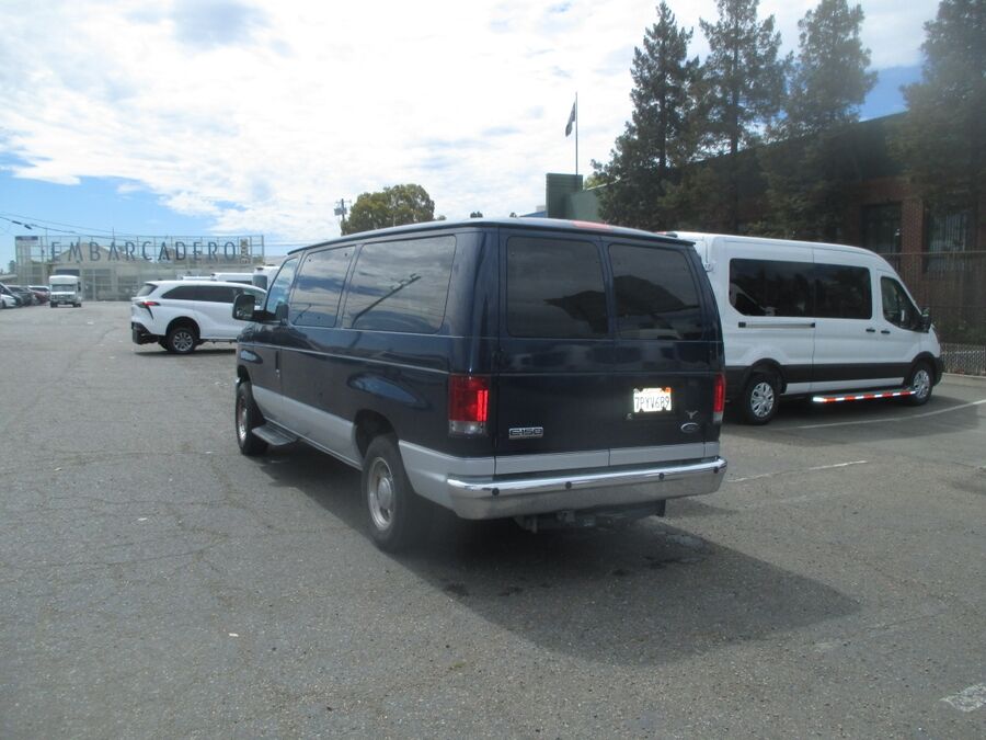 2008 Ford E-Series Econoline Wagon XLT - Photo 6