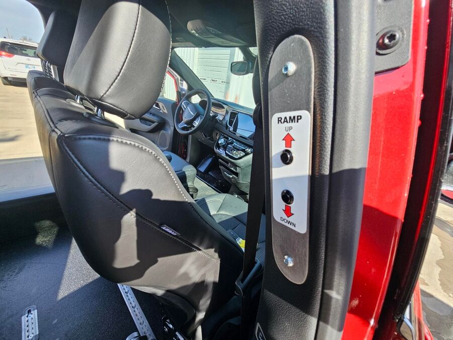 2026 Chrysler Pacifica Select - Photo 7