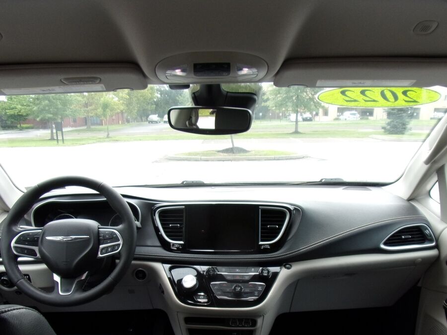 2022 Chrysler Pacifica Touring L - Photo 10