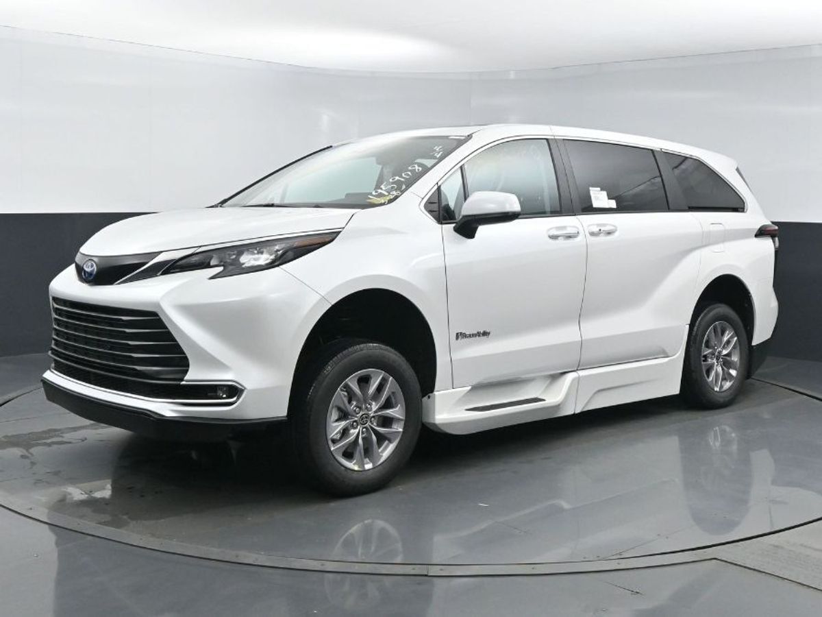 2024 Toyota Sienna XLE - Photo 20