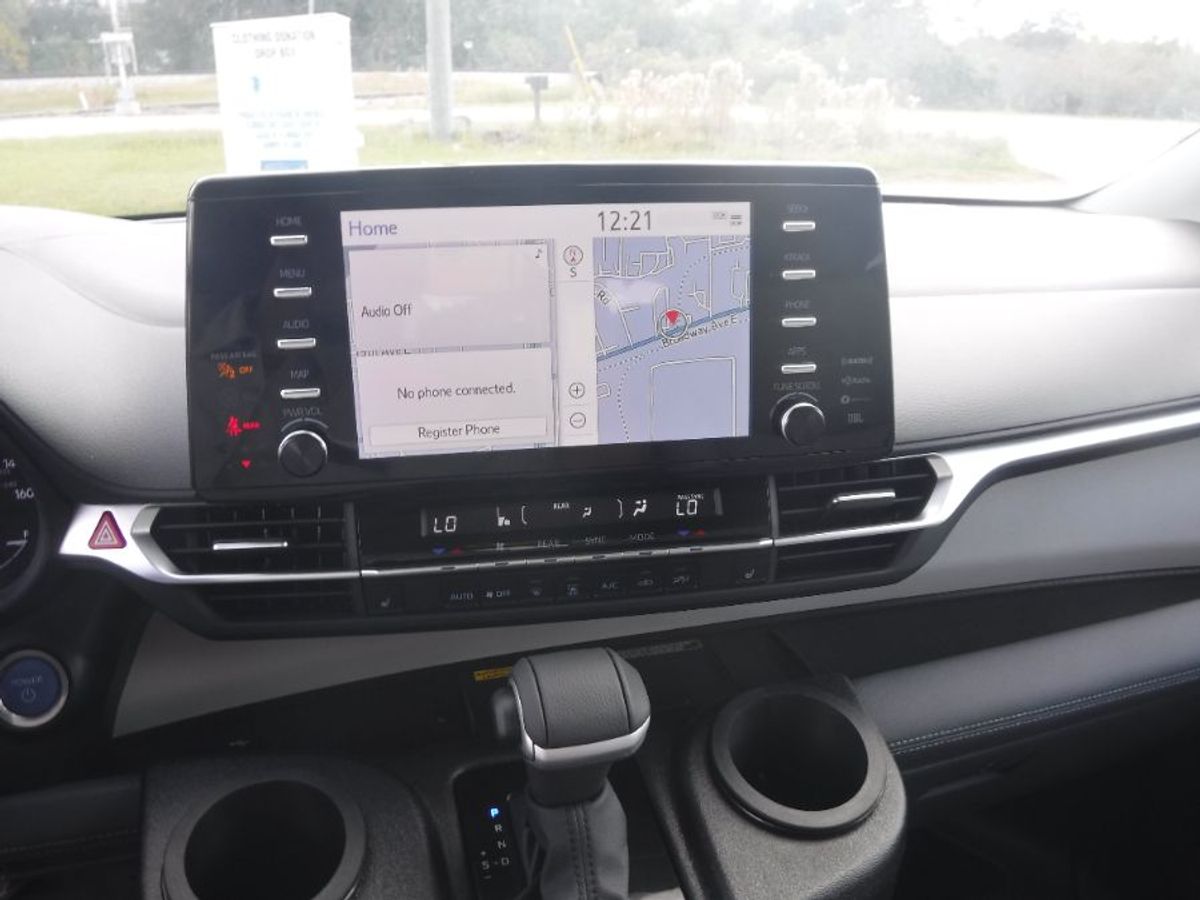 2023 Toyota Sienna XLE - Photo 12