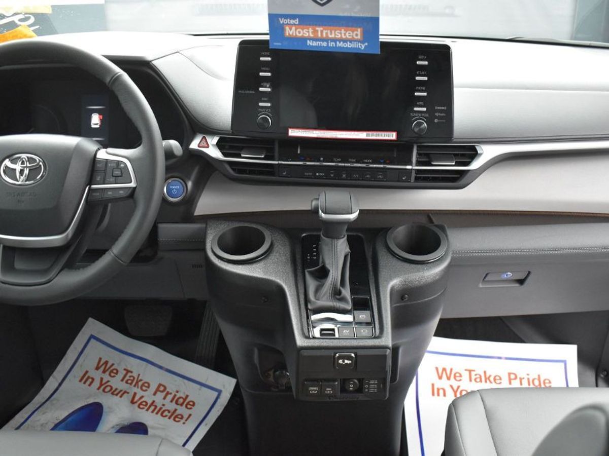 2024 Toyota Sienna XLE - Photo 5