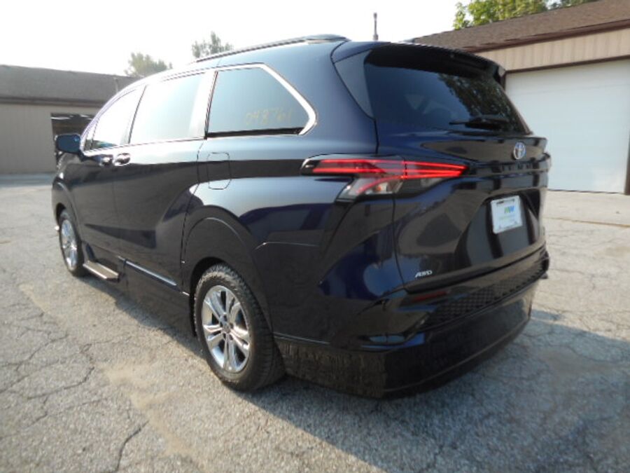 2022 Toyota Sienna XSE - Photo 7