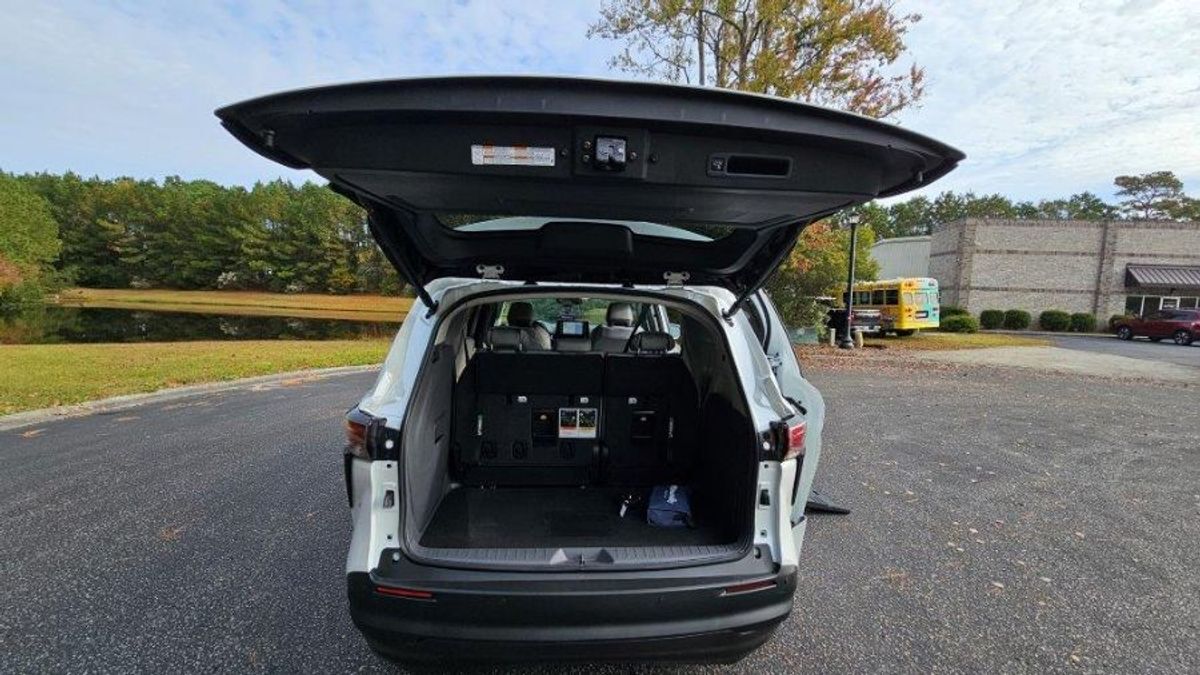 2023 Toyota Sienna XLE - Photo 13