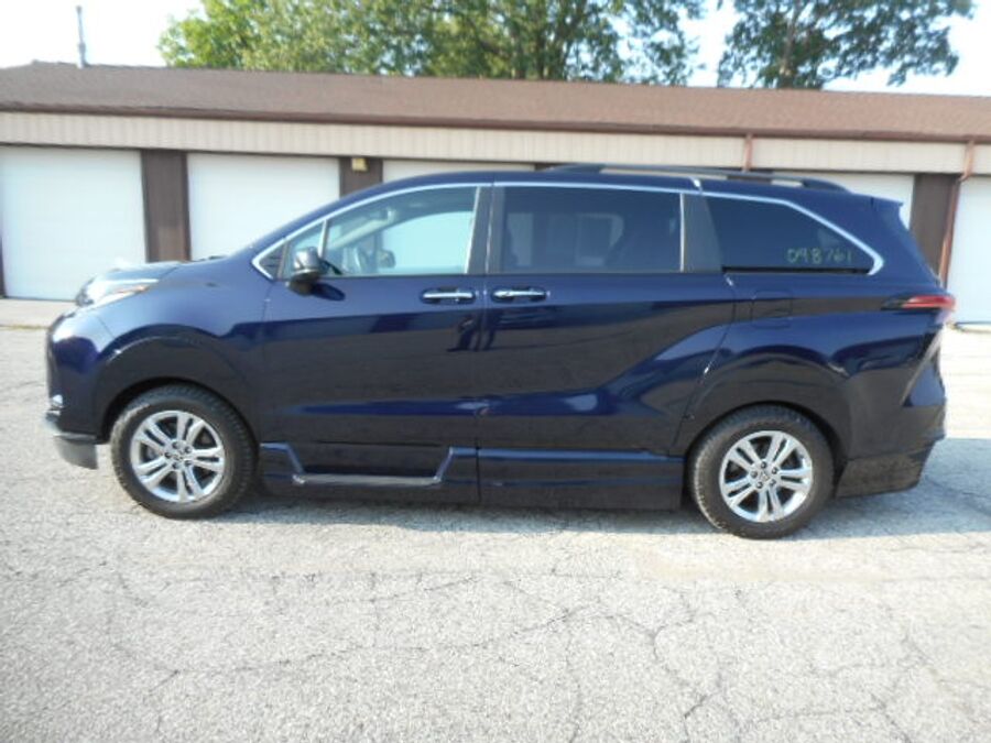 2022 Toyota Sienna XSE - Photo 8