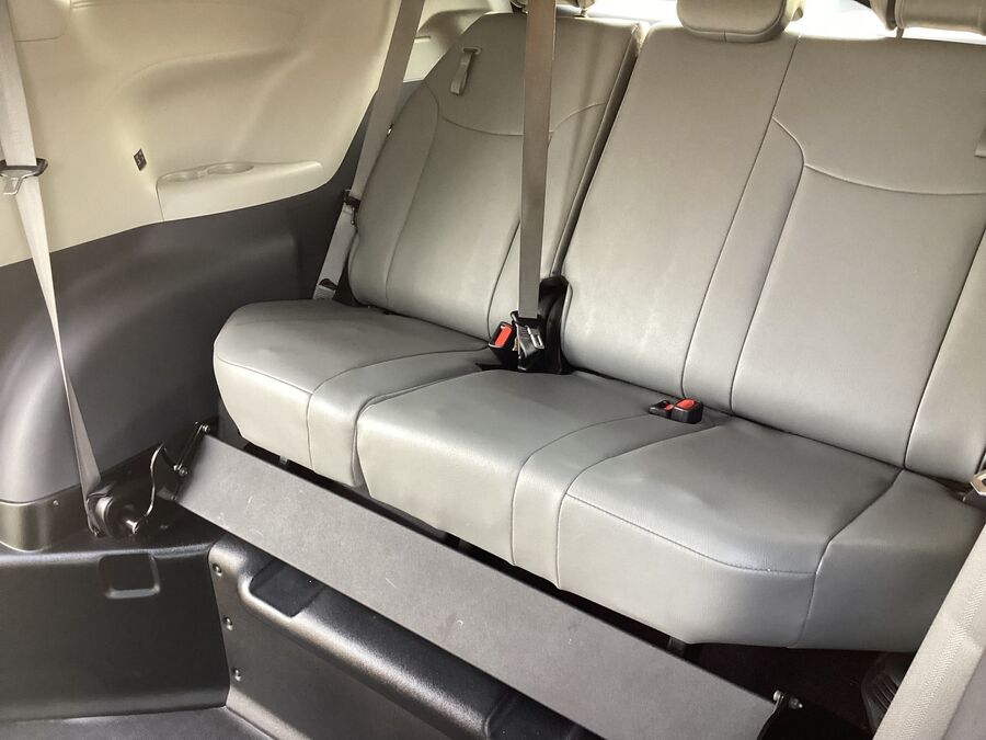 2024 Toyota Sienna XLE - Photo 13