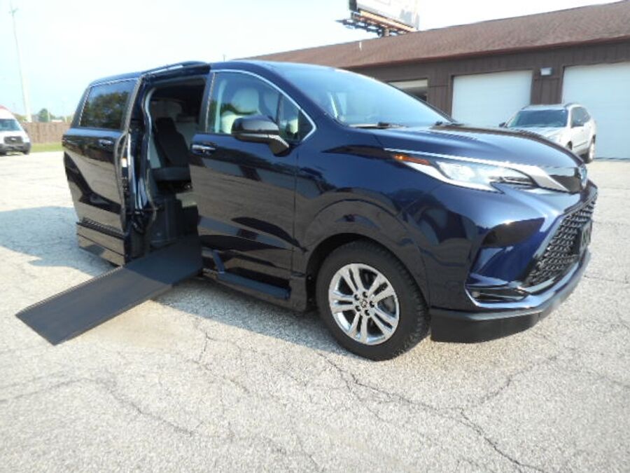 2022 Toyota Sienna XSE - Photo 10
