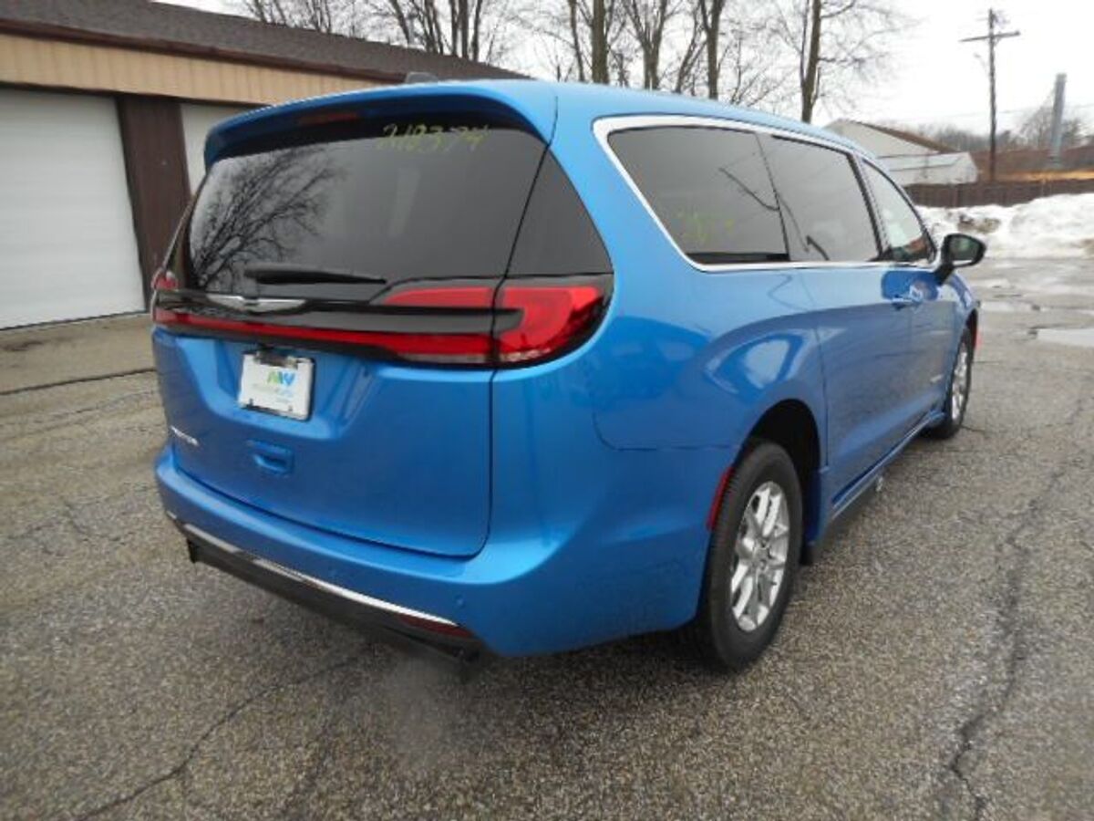 2026 Chrysler Pacifica Select - Photo 6