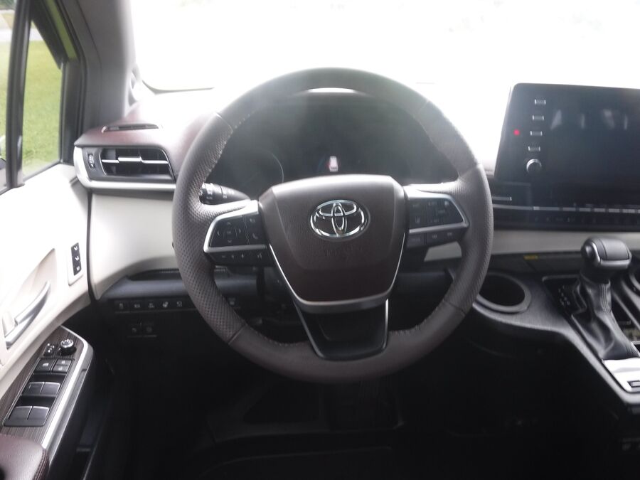 2024 Toyota Sienna Platinum - Photo 11
