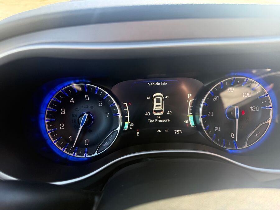 2027 Chrysler Voyager LX - Photo 11