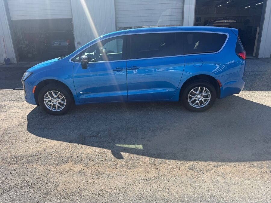 2027 Chrysler Pacifica Select - Photo 15