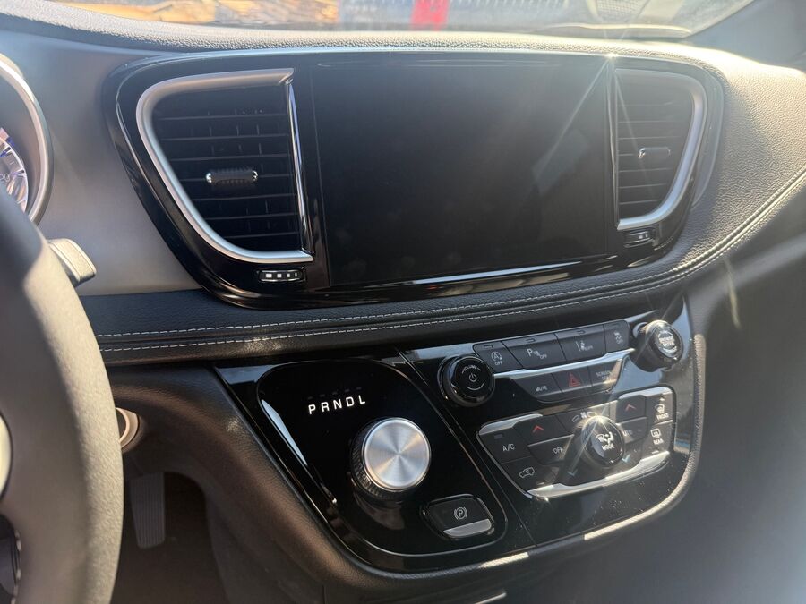 2027 Chrysler Pacifica Select - Photo 6