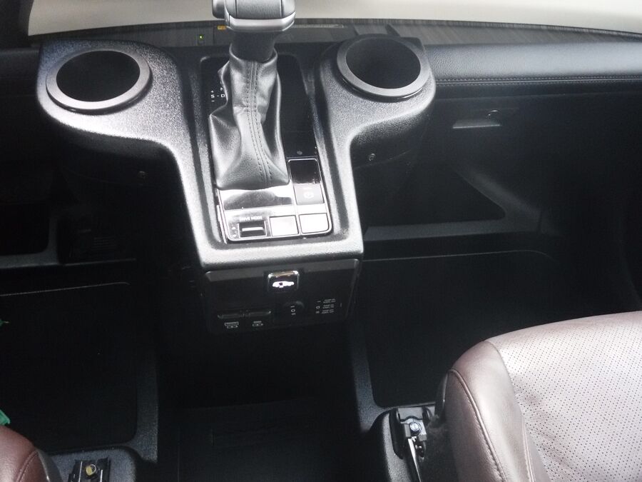 2024 Toyota Sienna Platinum - Photo 14