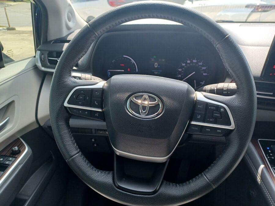 2022 Toyota Sienna XLE - Photo 15