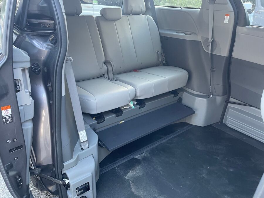 2020 Toyota Sienna XLE - Photo 7