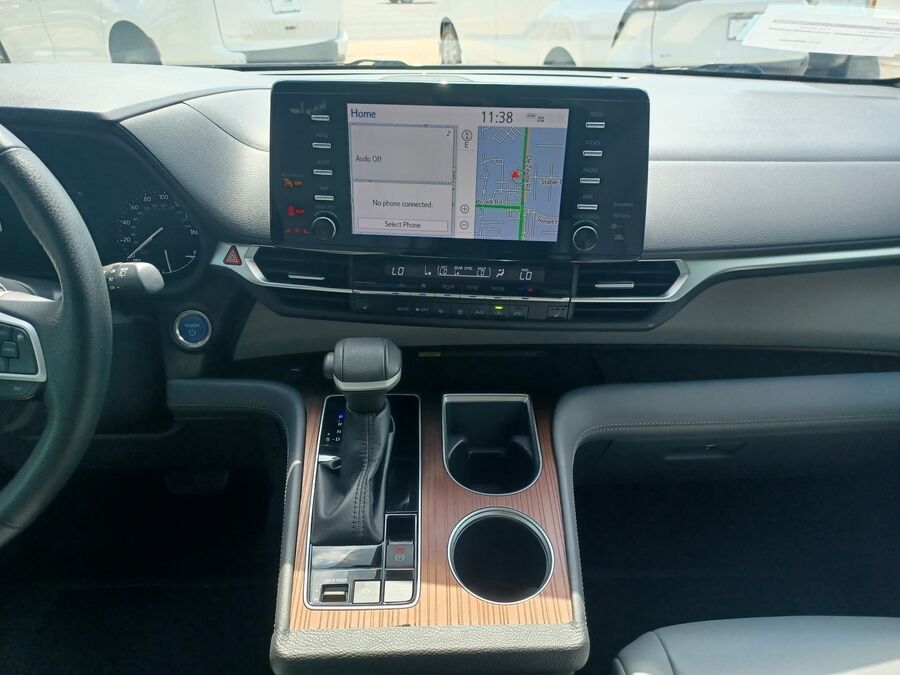 2022 Toyota Sienna XLE - Photo 13