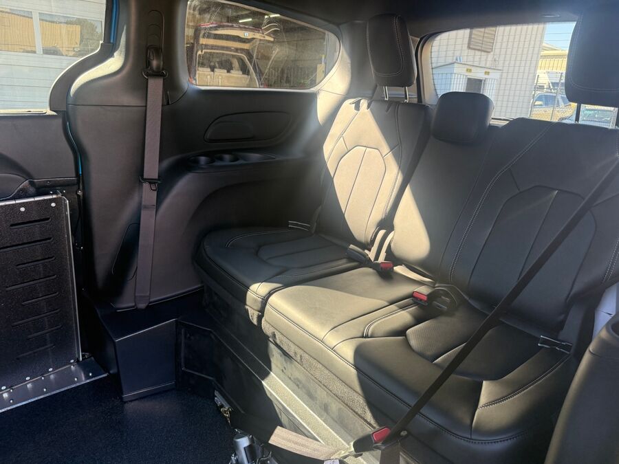 2027 Chrysler Pacifica Select - Photo 13