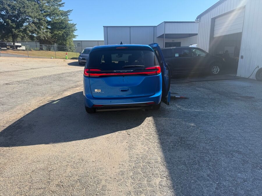2027 Chrysler Pacifica Select - Photo 9