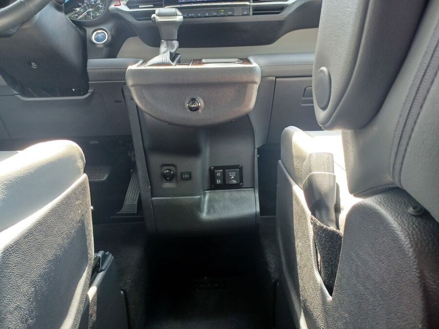 2022 Toyota Sienna XLE - Photo 14