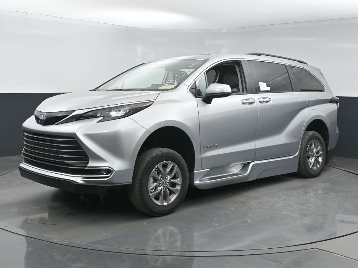 2024 Toyota Sienna XLE - Photo 18